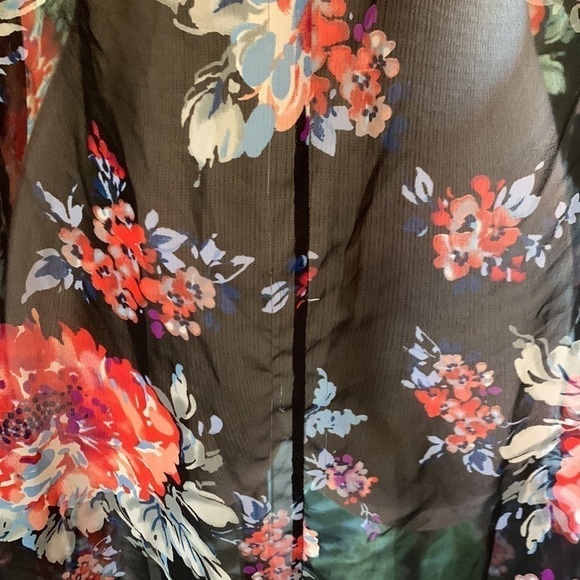 3-$30 Torrid size 3 sheer floral tank top - Picture 4 of 6